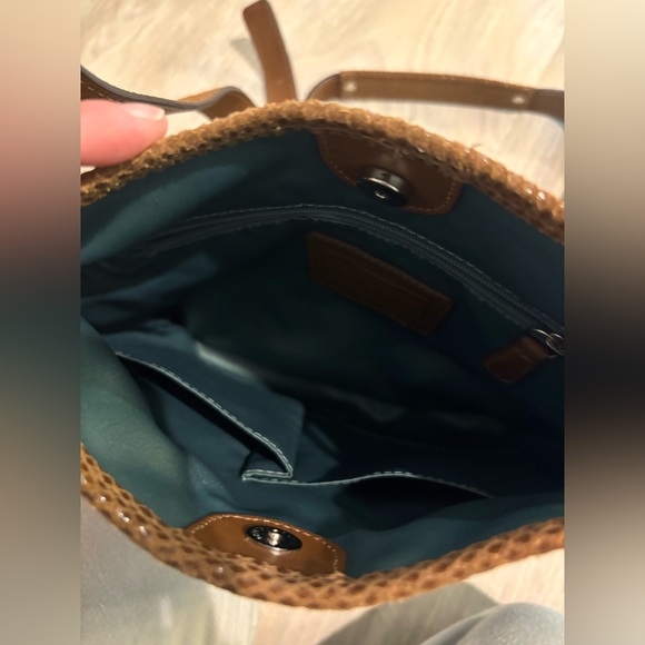 Elegant Cream and Brown Shoulder Bag - Picture 3 of 6